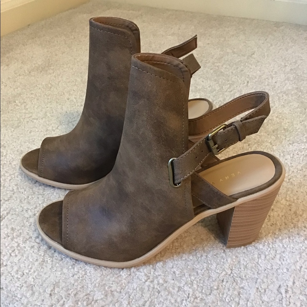 Open-toe block heel